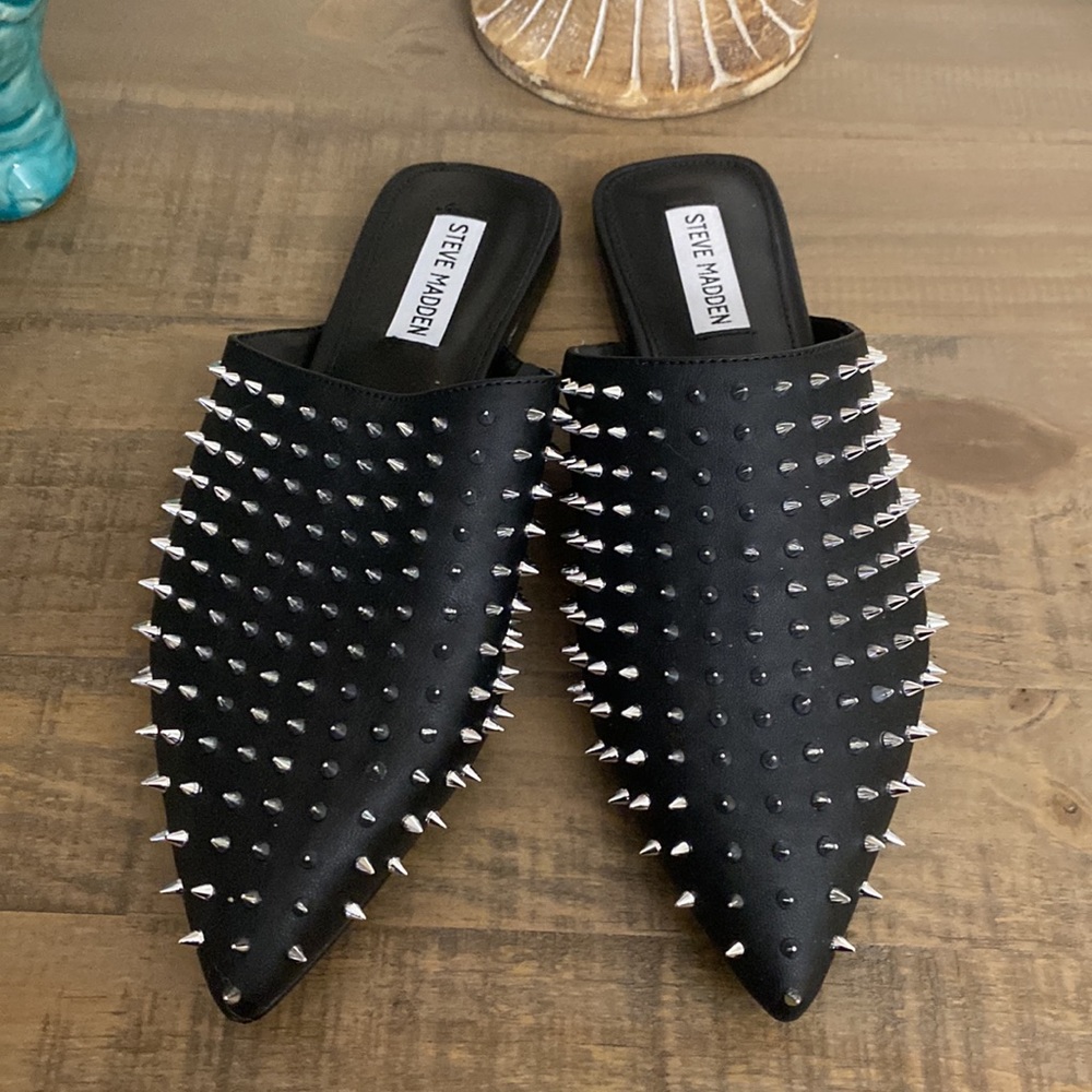 Steve Madden Spiked Pointed Toe Slide On Flats - Picture 3 of 6